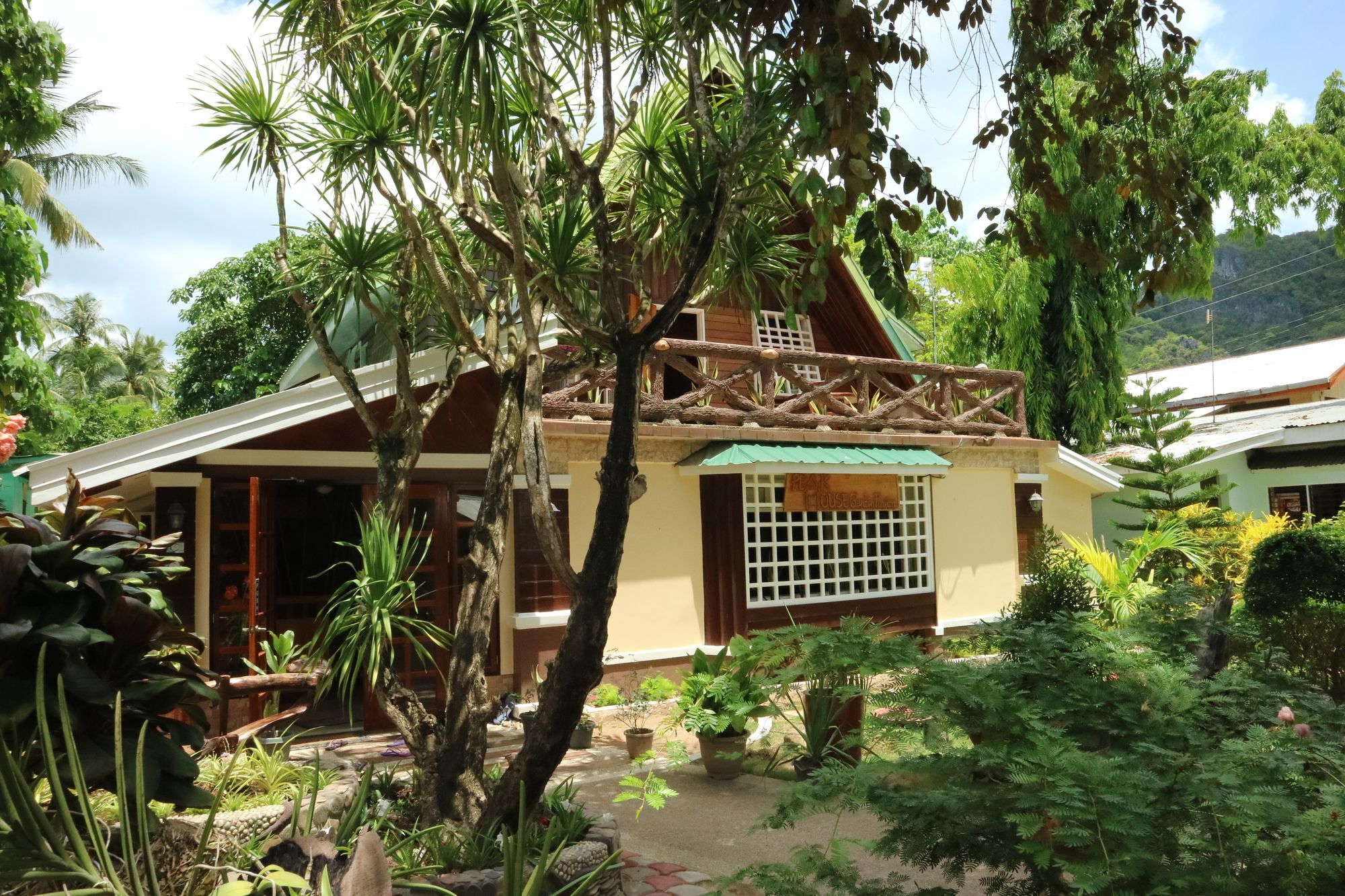 אל נידו Peak House Garden Pension מראה חיצוני תמונה