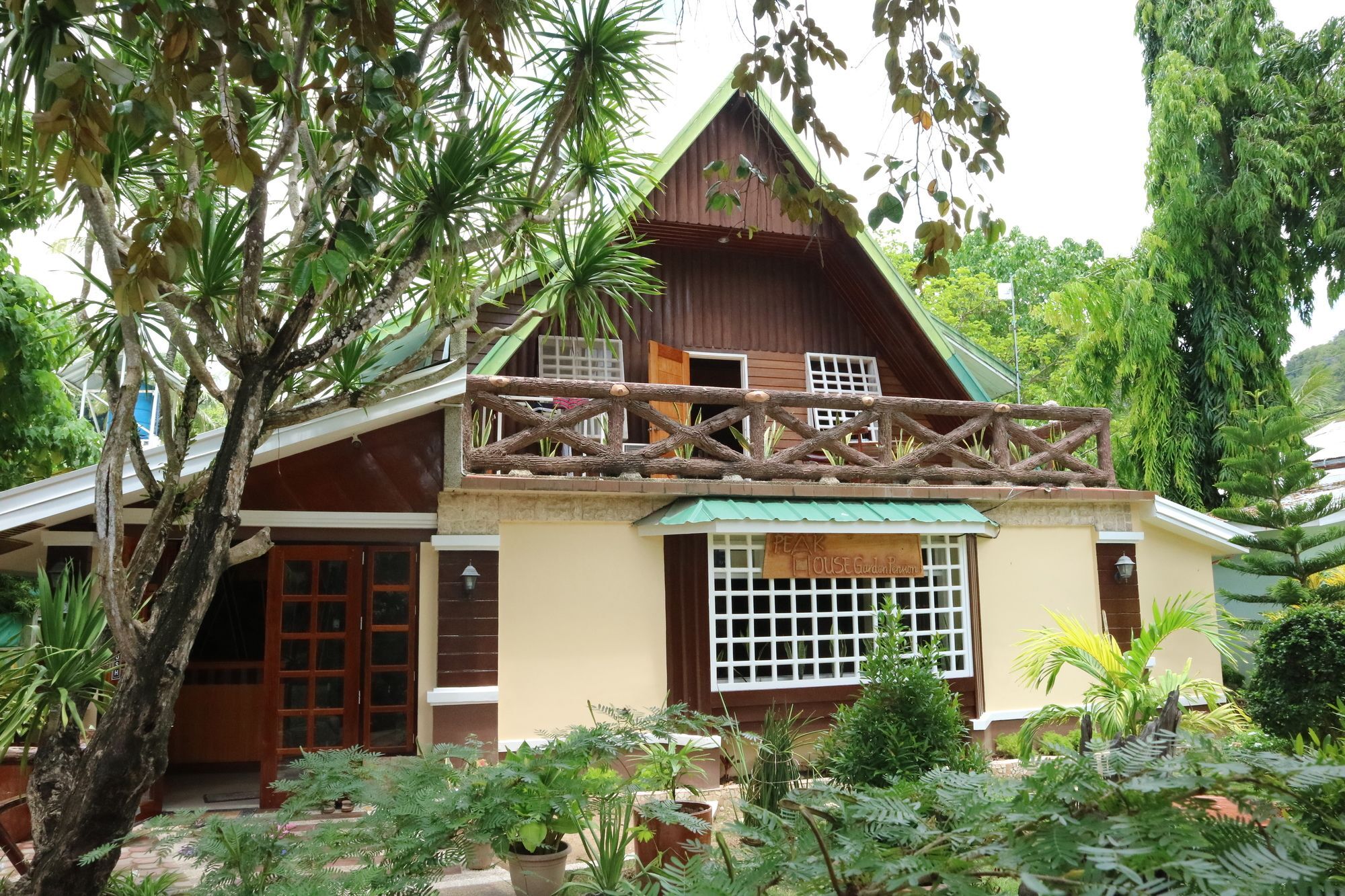 אל נידו Peak House Garden Pension מראה חיצוני תמונה